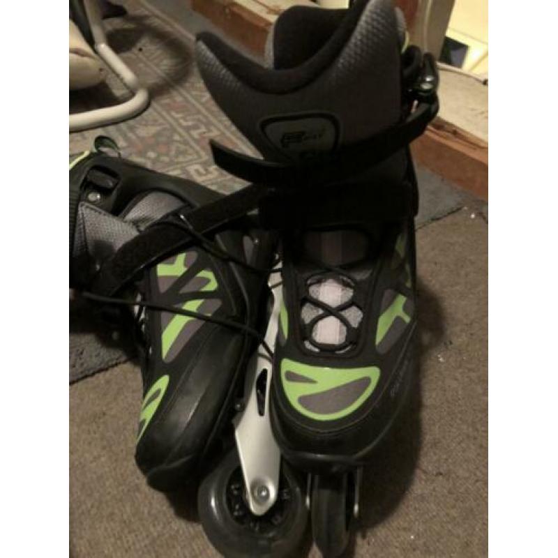Skates met knie, pols en elleboogbescherming 1x gedragen