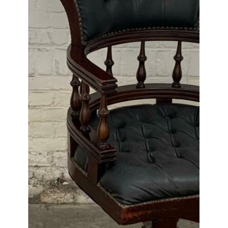 Chesterfield style captains chair bureaustoel