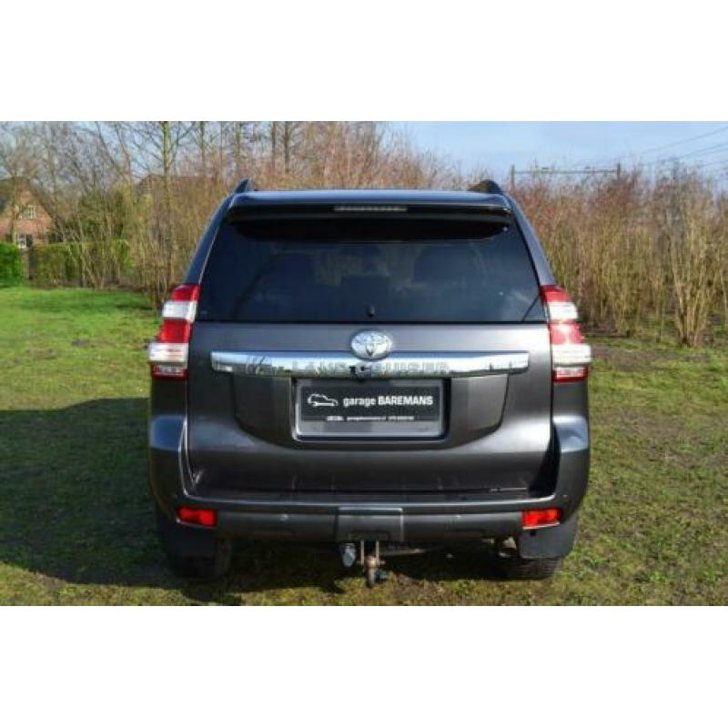 Toyota Land Cruiser 2.8 D-4D Executive EURO 6 Blind Van Grij