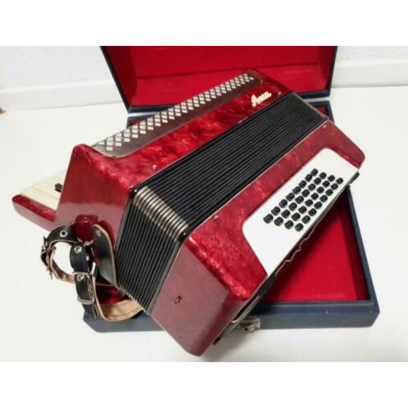 Oude Accordeon - 1 toon werkt niet goed