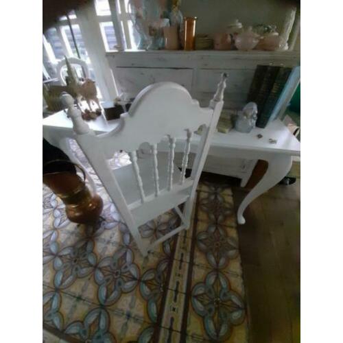 sidetable, schelpenwit met Queen Ann poten