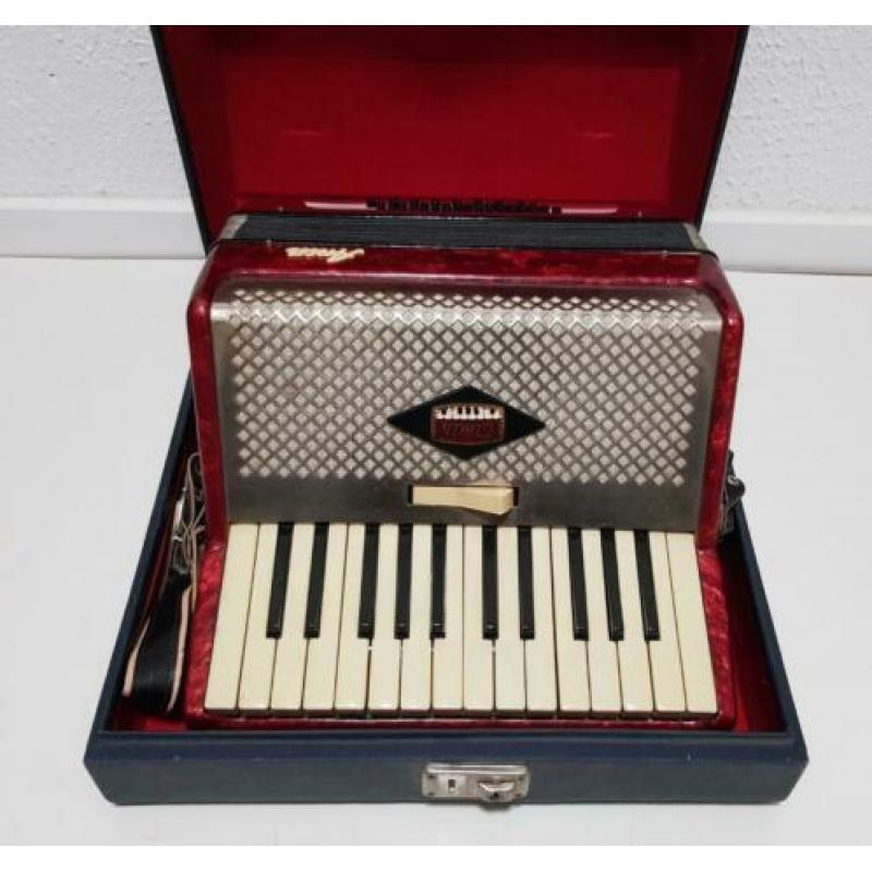 Oude Accordeon - 1 toon werkt niet goed