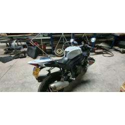 Suzuki GSX r1000 met schuifschade