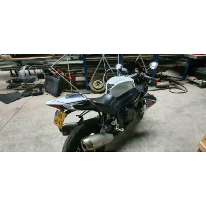 Suzuki GSX r1000 met schuifschade