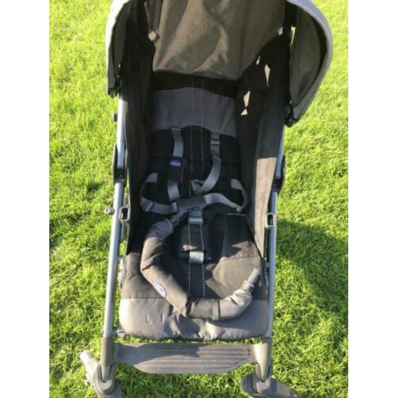 Zeer nette buggy grijs CHICCO liteway