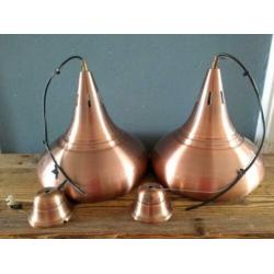 set van 2 metalen koperen / koperkleurige hanglampen