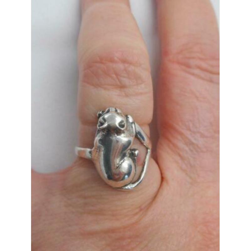 Zilveren aparte ring met poes nr.324