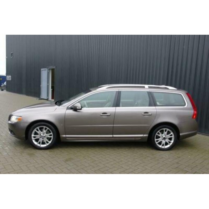 Volvo V70 3.2 Summum| Nieuw model!| Winter&Zomer banden!|