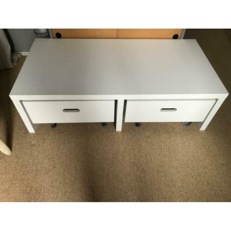 TV meubel / lage kast met lades op wielen