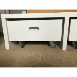 TV meubel / lage kast met lades op wielen
