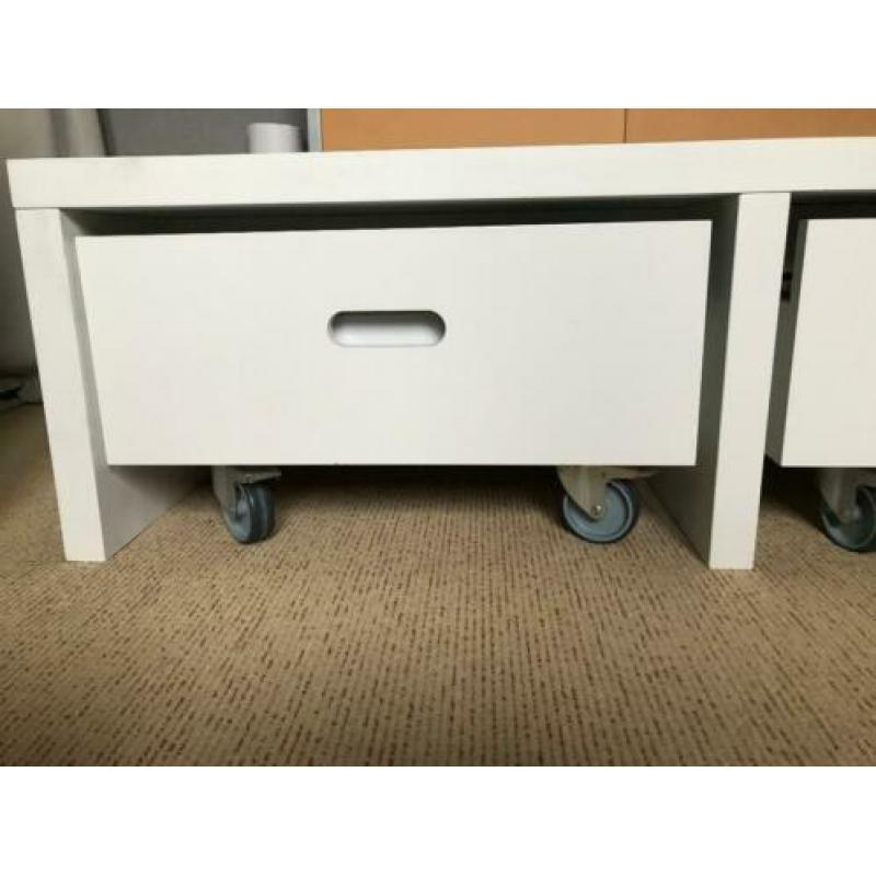 TV meubel / lage kast met lades op wielen