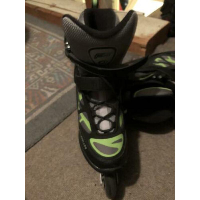 Skates met knie, pols en elleboogbescherming 1x gedragen