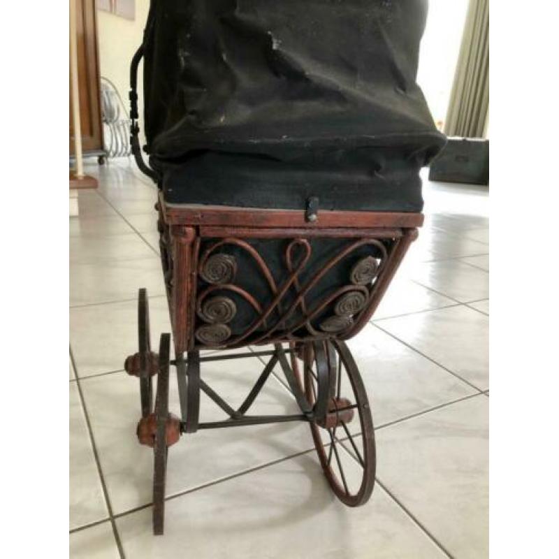 Brocante Poppenwagen