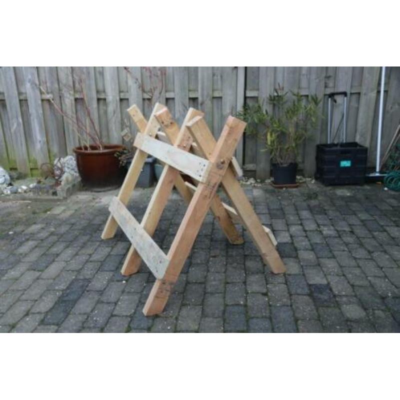 zaagbok uitklapbaar op hoogte hout te zagen