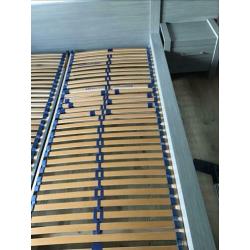Groot twee persoonbed 180 x 220 cm