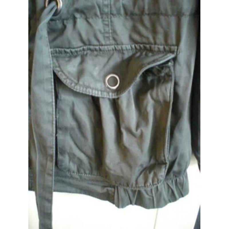 Prachtige Jas van H&M DIVIDED. Maat 42.