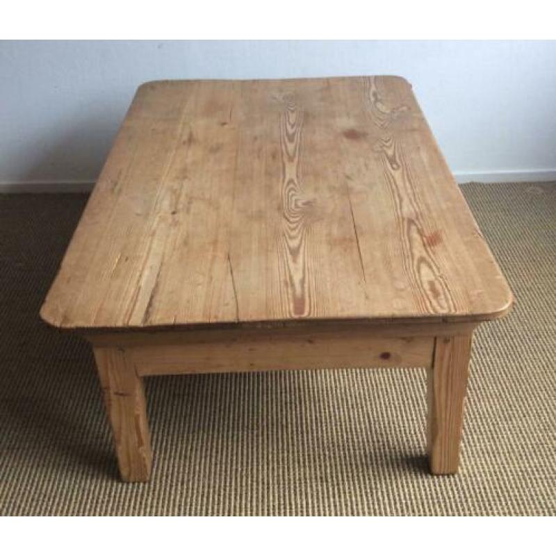 te koop: oud grenen salon tafel