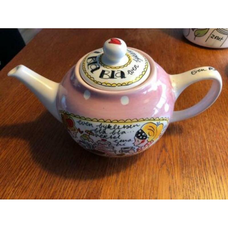 Te koop: Uit de serie 'Even Bijkletsen' van BLOND servies