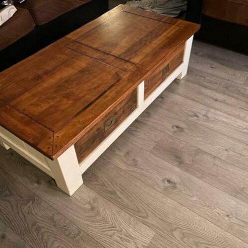 Salontafel, dressoir, stoelen mag los van elkaar weg