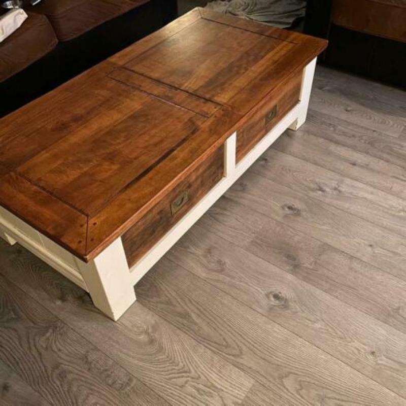 Salontafel, dressoir, stoelen mag los van elkaar weg