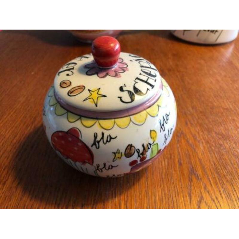 Te koop: Uit de serie 'Even Bijkletsen' van BLOND servies