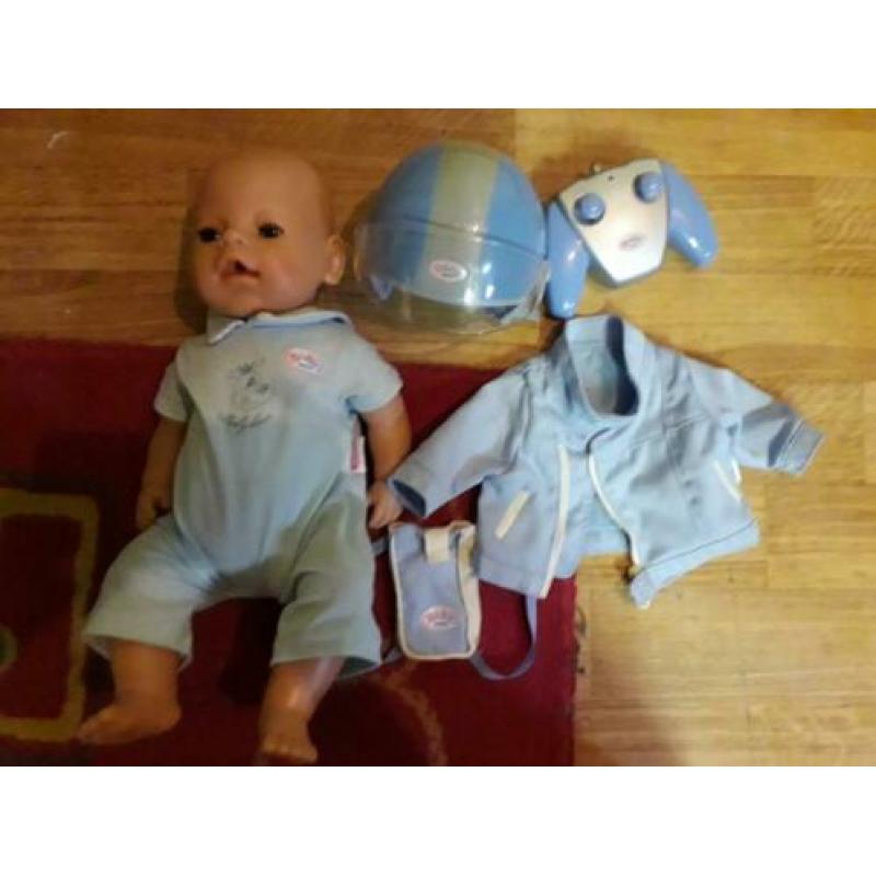 Baby born met scooter met afstandbediening