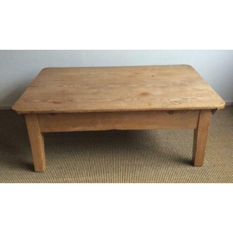 te koop: oud grenen salon tafel