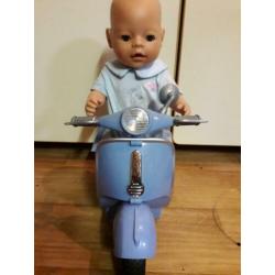Baby born met scooter met afstandbediening