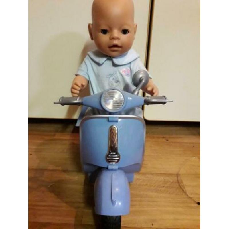Baby born met scooter met afstandbediening