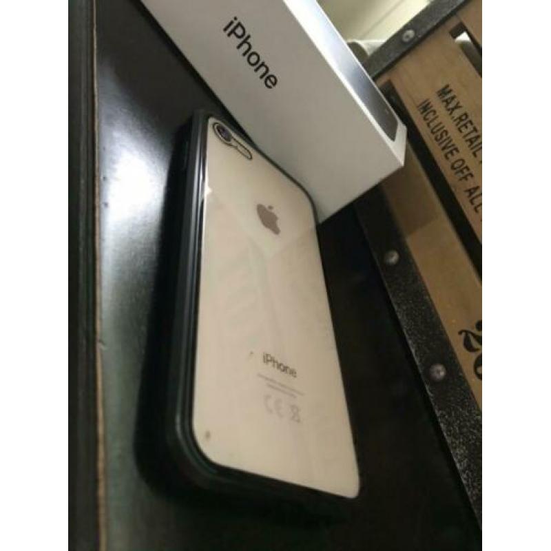 Iphone 8 simlock (voor onderdelen)