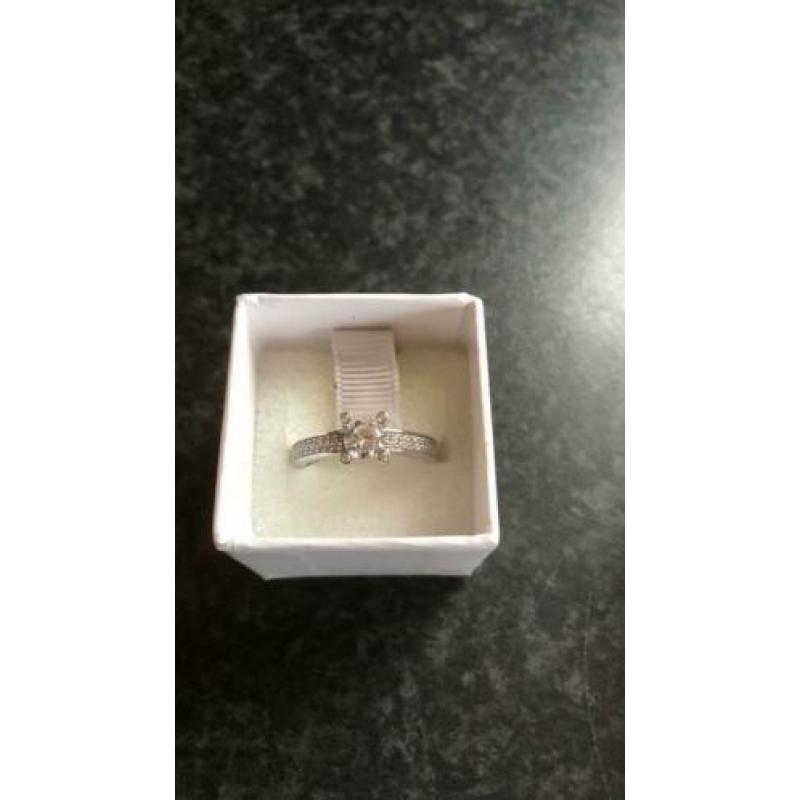 To Sento zilveren ring met kristal