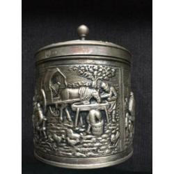 Zilvertin Doos met motieven,vintage