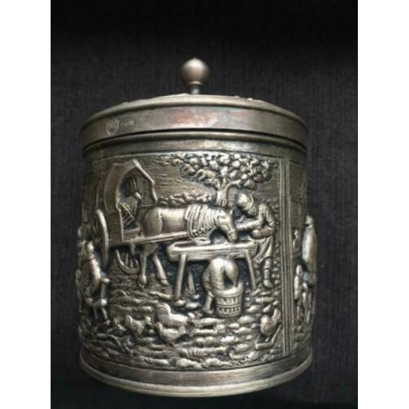 Zilvertin Doos met motieven,vintage
