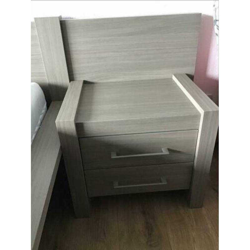Groot twee persoonbed 180 x 220 cm