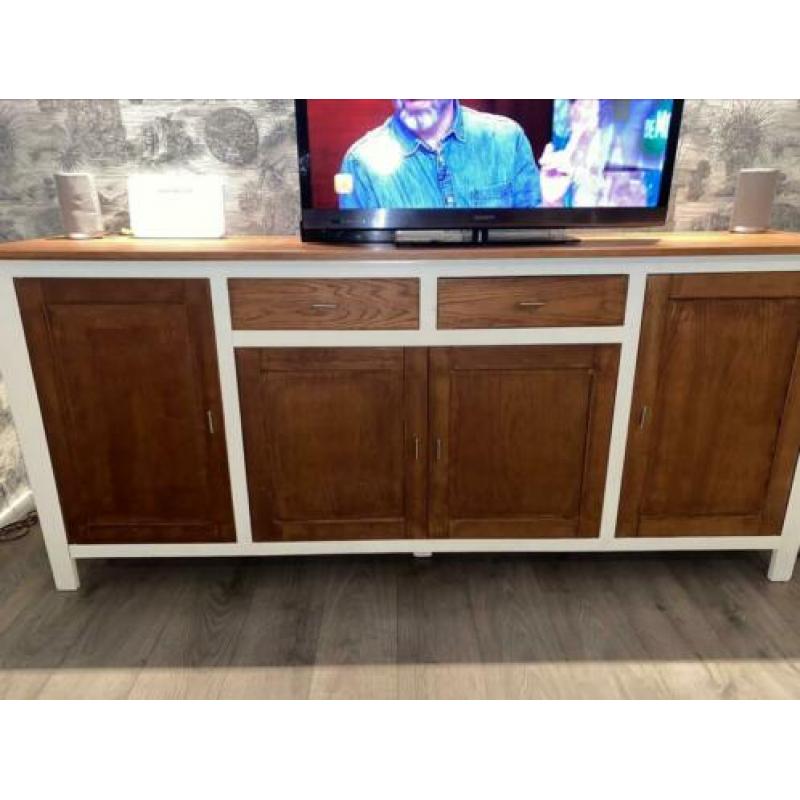 Salontafel, dressoir, stoelen mag los van elkaar weg