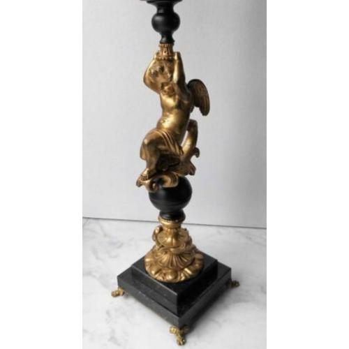 Grote bronzen kandelaar Empire stijl.op zwart marmeren voet