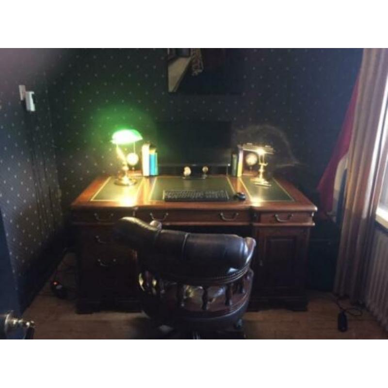 Klassiek bureau