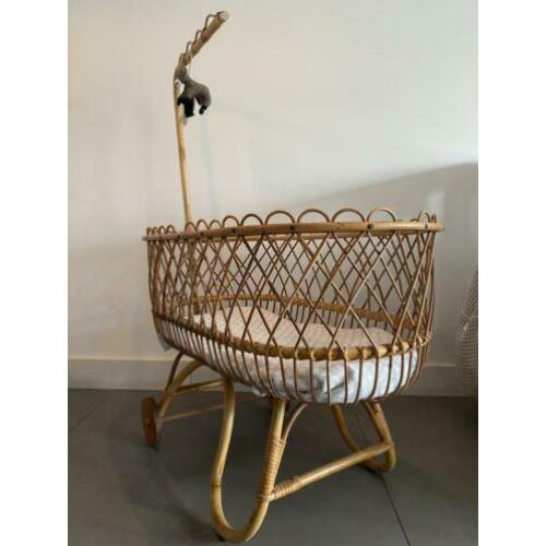 Rotan antieke wieg