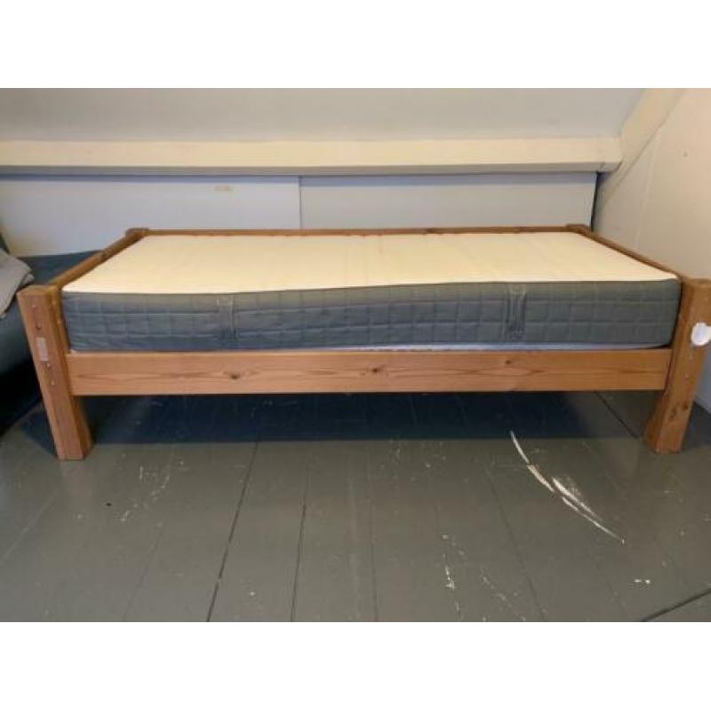 1-persoonsbed 90x200cm incl dik matras 24cm