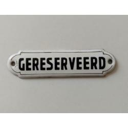 Art Deco parfumfles geslepen kristal, rozen in reliëf. Mooi!
