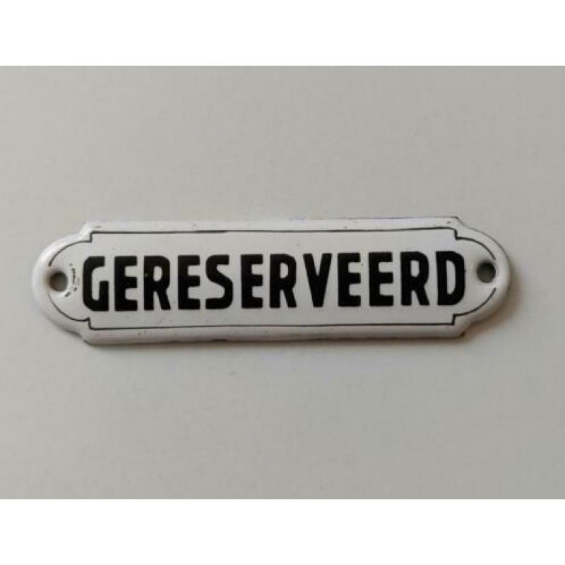 Art Deco parfumfles geslepen kristal, rozen in reliëf. Mooi!
