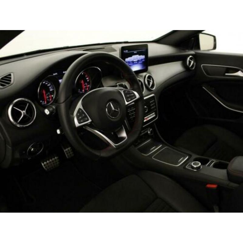 Mercedes-Benz CLA-Klasse 180 AMG Automaat Panorama-schuifdak