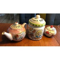 Te koop: Uit de serie 'Even Bijkletsen' van BLOND servies