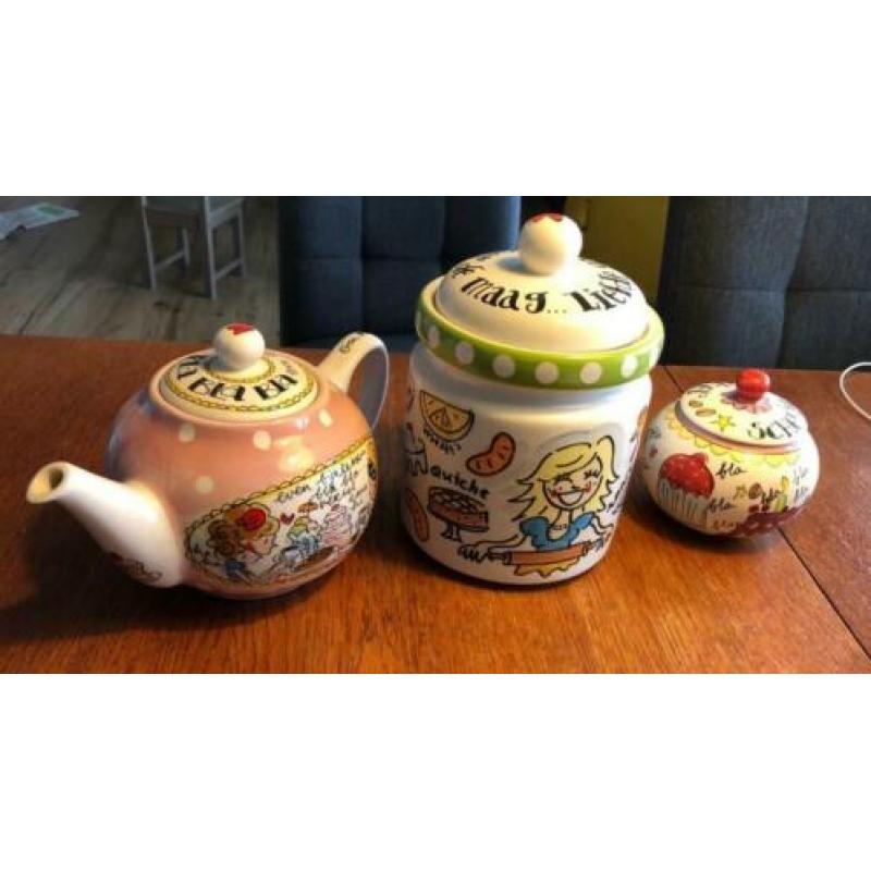 Te koop: Uit de serie 'Even Bijkletsen' van BLOND servies