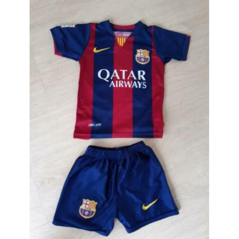 Voetbal tenue ( shirt en broekje Barcelona Messi)