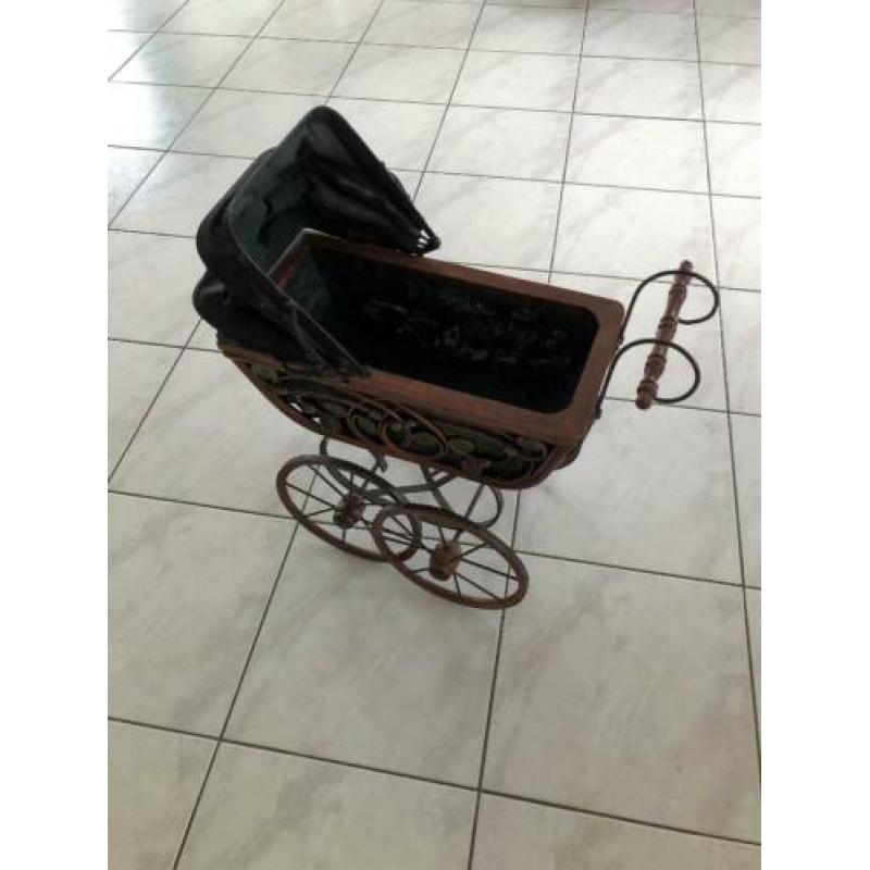 Brocante Poppenwagen