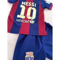 Voetbal tenue ( shirt en broekje Barcelona Messi)