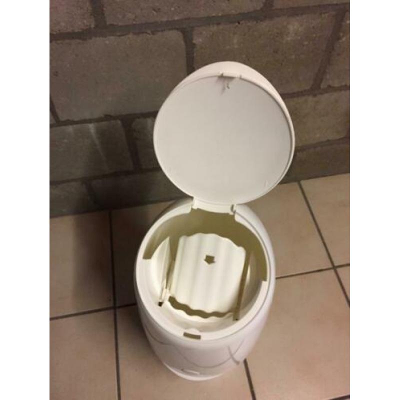 Gratis witte luieremmer baby