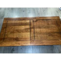 Salontafel, dressoir, stoelen mag los van elkaar weg