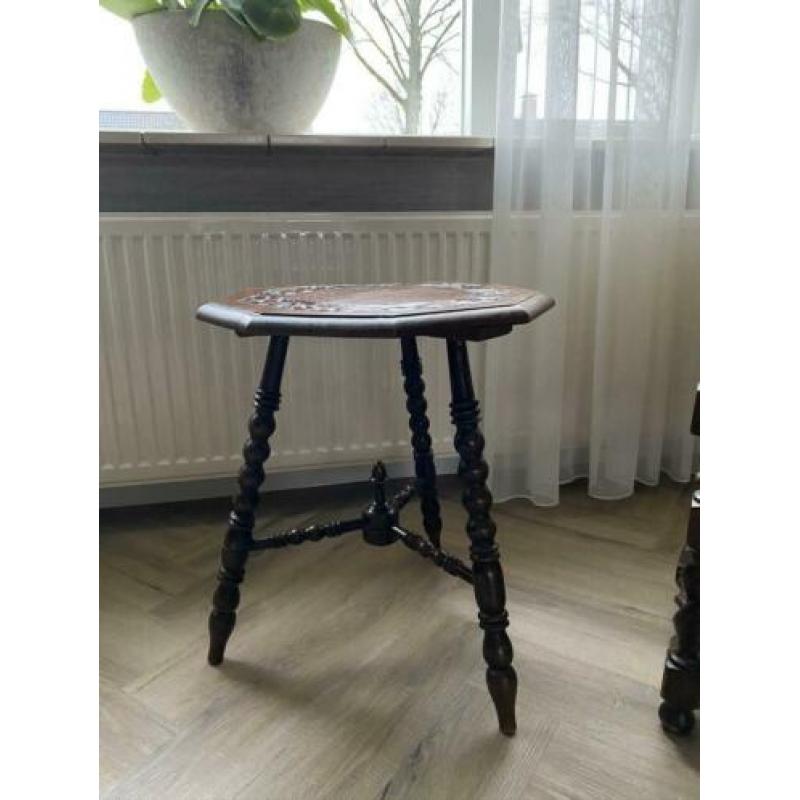 stoeltje en tafeltje brocante